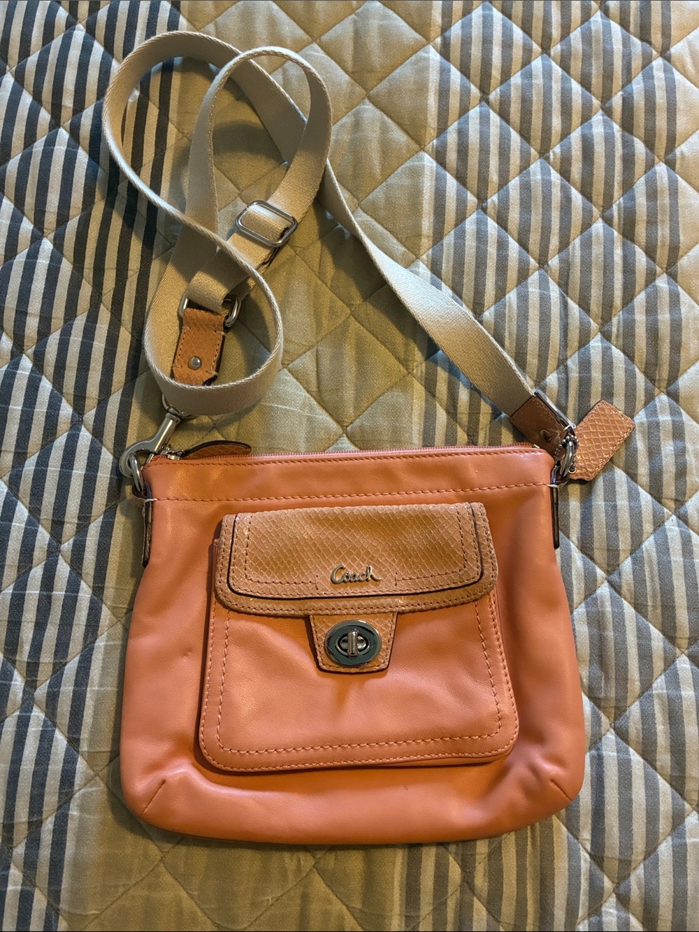 Coach Vintage Coral Pink leather Crossbody Swingpack Bag + silver turnlock